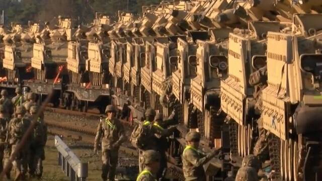 美国装甲大军抵俄罗斯邻国 将长期部署