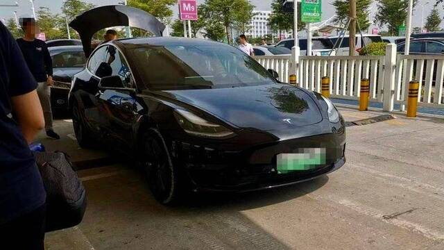 “你见过有用特斯拉开网约车的吗？”