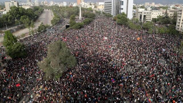 智利首都再次发生大规模骚乱