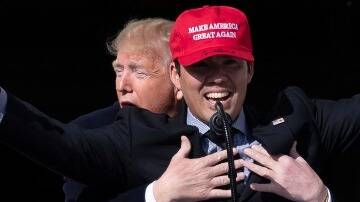 “极富感情的拥抱”