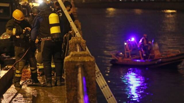 俄教授醉酒坠河被救 包里发现女子双臂