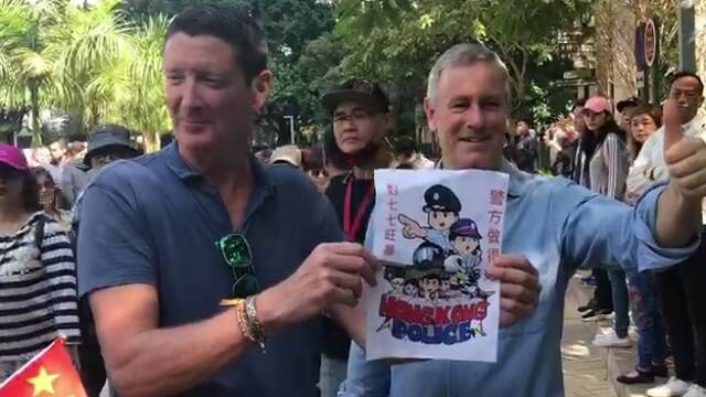 香港市民自发撑警活动 外国人也参加