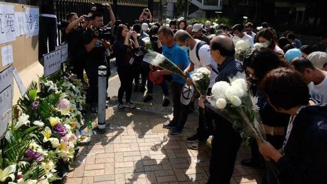 香港市民自发悼念遇害清洁工老伯