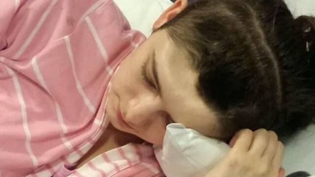 英女子车祸失去一半头骨 X光片骇人