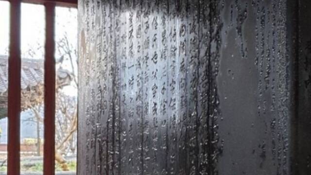 韩表忠碑再“流汗” 上次是朴槿惠下台