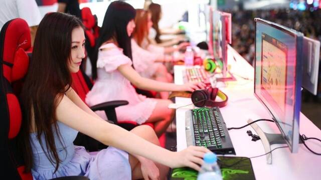 电竞：迷途不返，抑或青春之光？