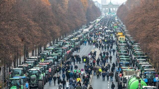 5000辆拖拉机占领柏林街头