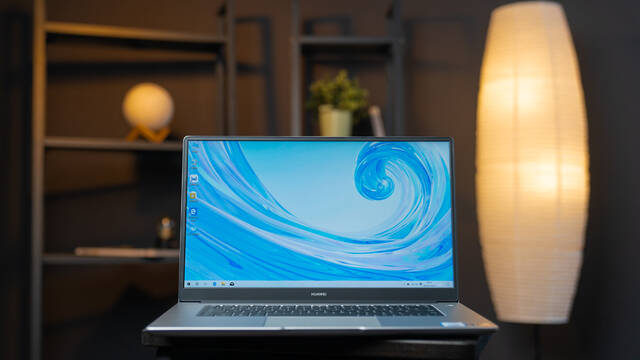 HUAWEI MateBook D 15 锐龙版图赏：窄边框全面屏+弹出式摄像头