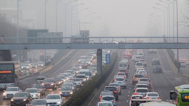 北京 “雾锁”早高峰