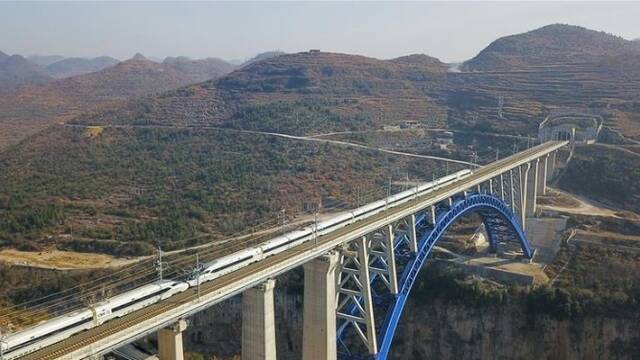 成贵高铁全线通车