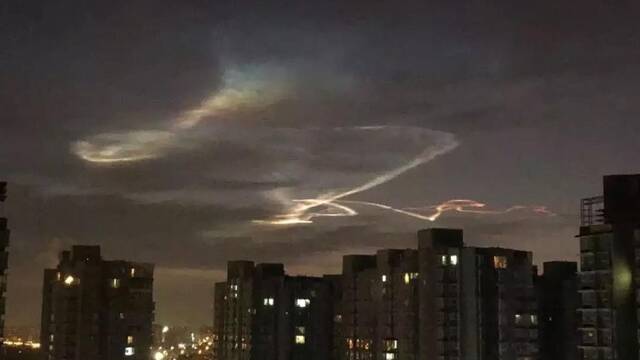 今天北京清晨的“神秘光线”