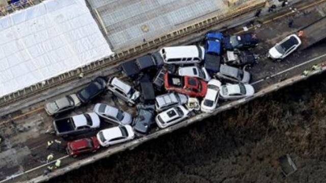 美国69辆车连环相撞