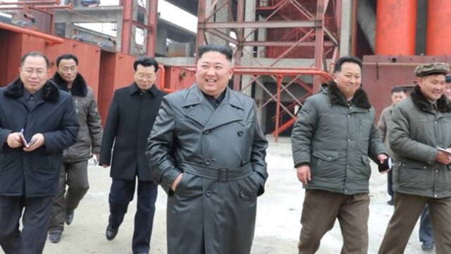 金正恩视察化肥厂工地：强调自力更生