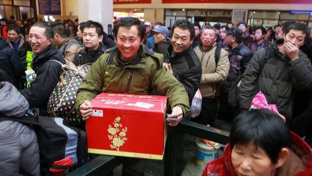 2020年春运首趟列车从北京站发车