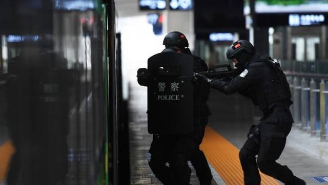 重庆特警应急处突演练