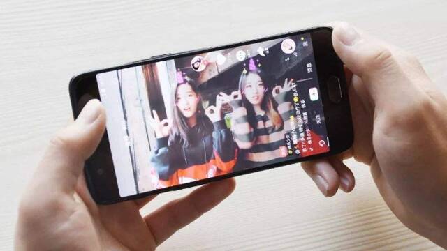 2019，抖音与快手的“攻守道”