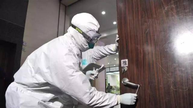 门把手惊现新冠病毒！还有这些地方被忽略