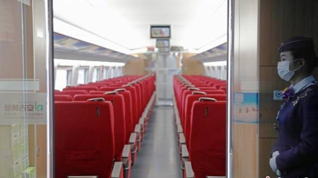 受疫情影响 高铁列车空荡荡