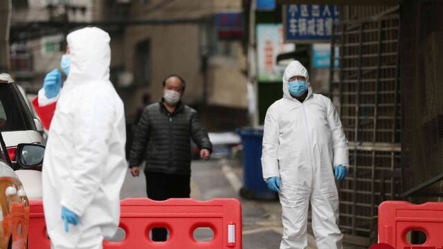 武汉住宅小区开始实行封闭管理