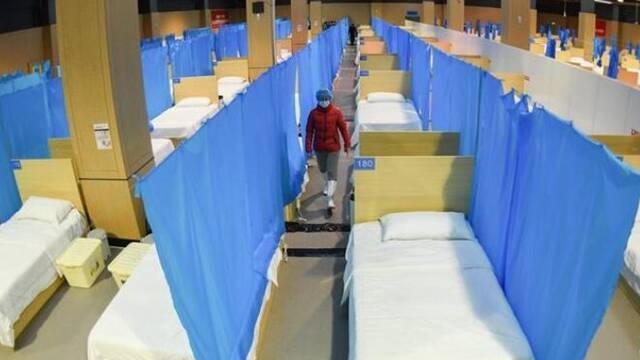 武汉首个以中医为主的方舱医院开舱