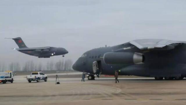 近1000名军队医护人员抵达武汉抗疫一线