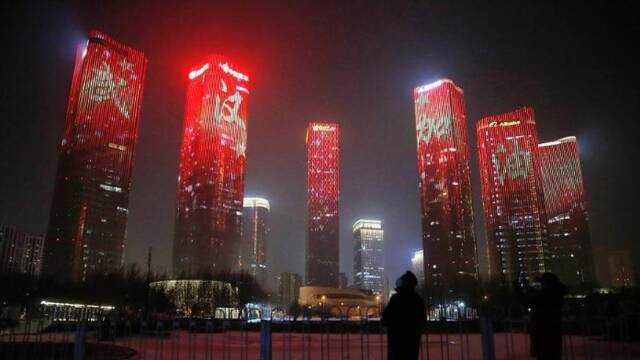 各地为“抗疫”亮灯：武汉加油