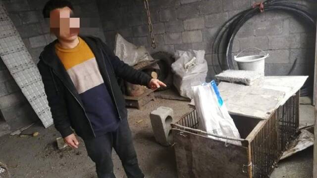 男子捕猎2只果子狸后自行宰杀食用