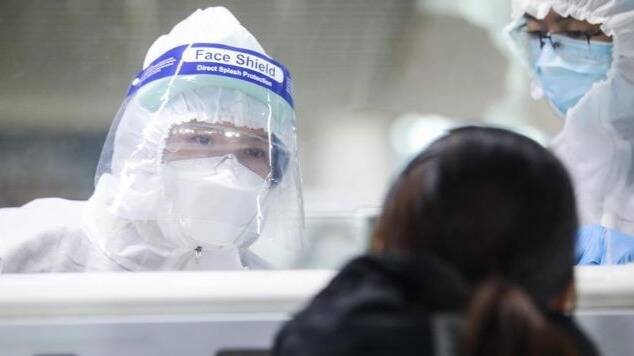 山东青岛：疫情防控中的国门女警