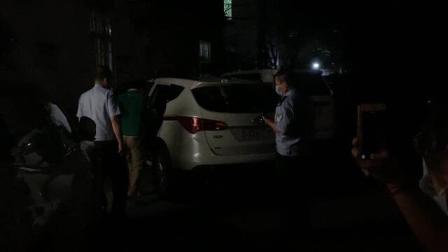 李国庆“撬柜”后续：当日晚10点，李国庆及高管团队被警车拉走