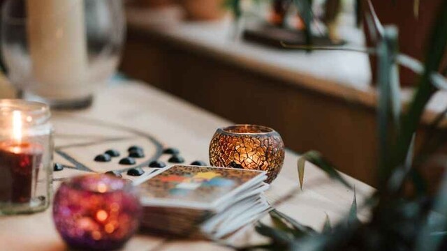 年轻人痴迷的玄学，是一门好生意吗？