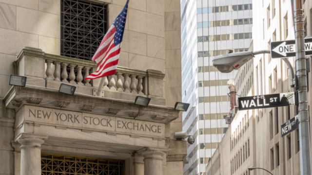 美国政府一板脸 纽交所从了！