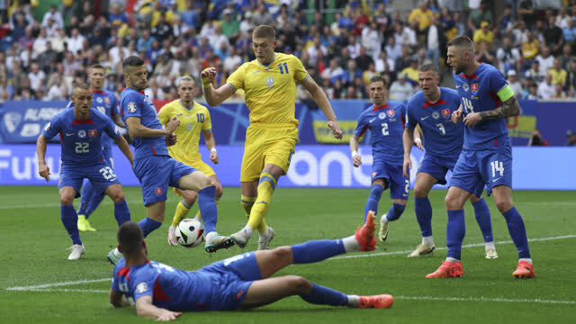 足球——欧锦赛小组赛：乌克兰队胜斯洛伐克队