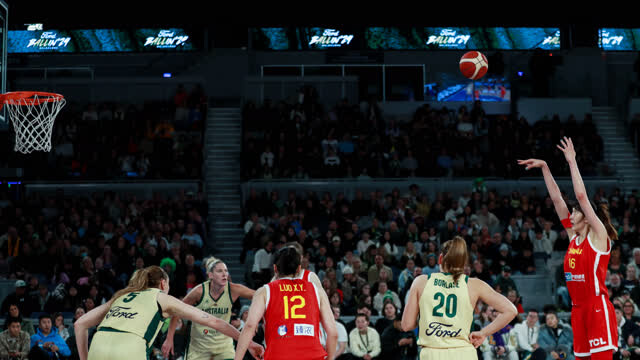 篮球——女篮热身赛：中国队不敌澳大利亚队