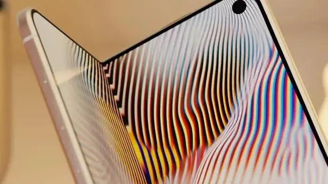 苹果新系统藏线索，折叠屏iPhone、触屏MacBook要来了？