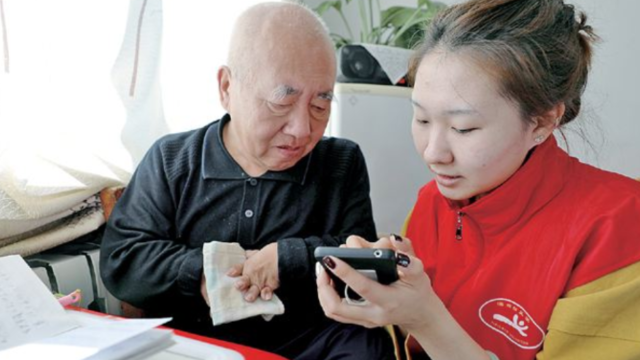 8位年轻人讲述：曾经无所不能的父母，现在被互联网抛弃了