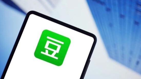 豆瓣没有老板，知乎没有精英