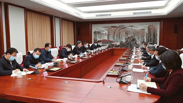 蓝佛安与中国信达董事长张卫东一行举行工作会谈