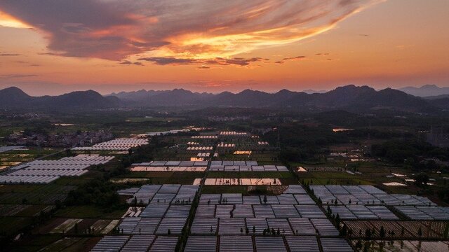 晚霞映照 风景如画