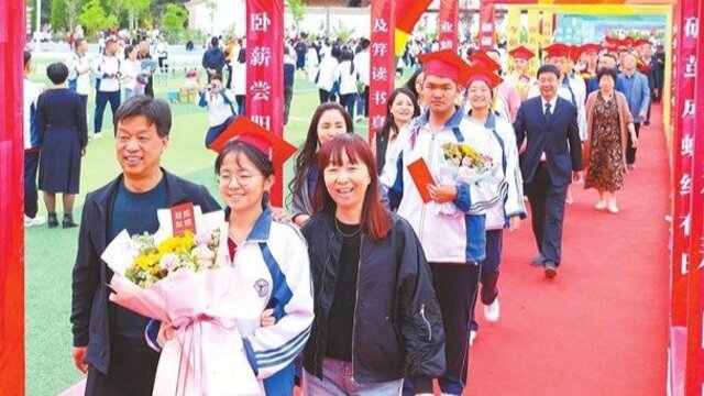 你好十八岁！这场成人礼又燃又暖