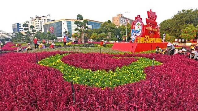 扮靓虔城迎“双节”