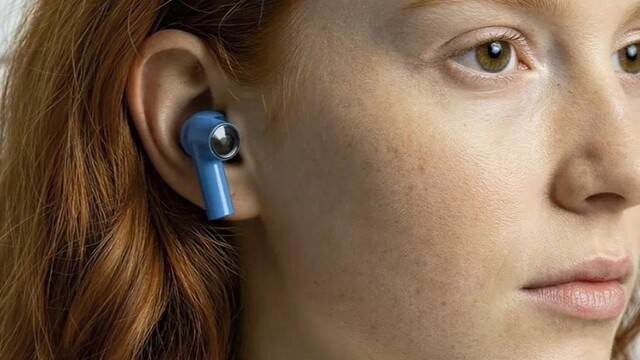 在耳机上装摄像头，这事能成吗？