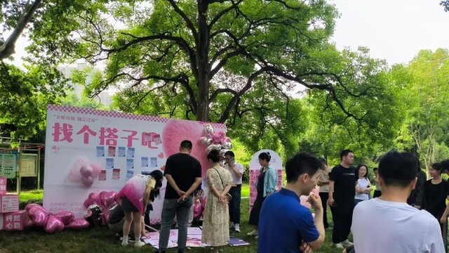 江岸堤角公园上演“中式浪漫”