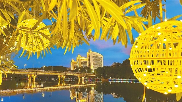 一江两岸夜景璀璨