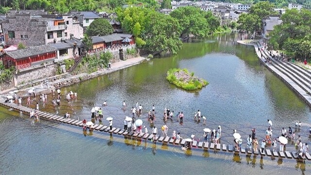 戏水避暑