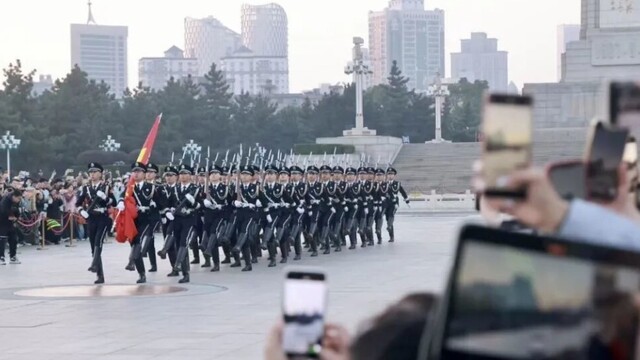 国旗飘扬，歌声嘹亮