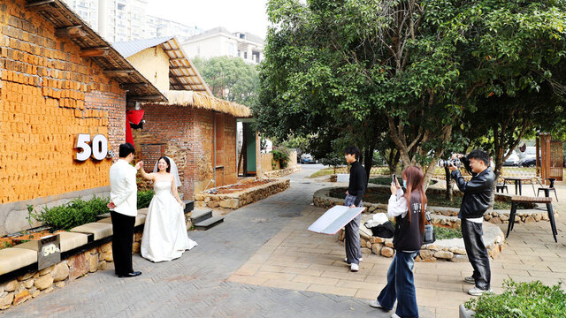 蛤蟆山变“艺术山”