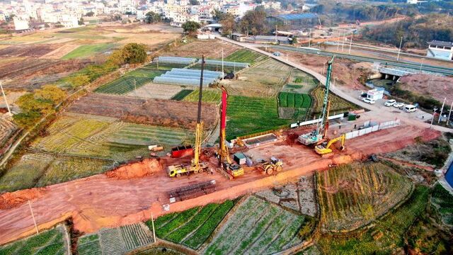 长赣高铁晴好天气抢工期