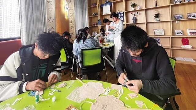 KTV里吼秦腔潮出圈　甘肃大学生解锁非遗全新打开方式