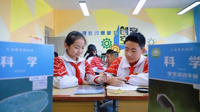 甘肃挥奋进之笔书育人新篇