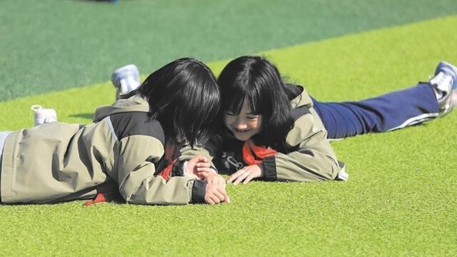 冬日阳光正好 又见“操场晒娃”